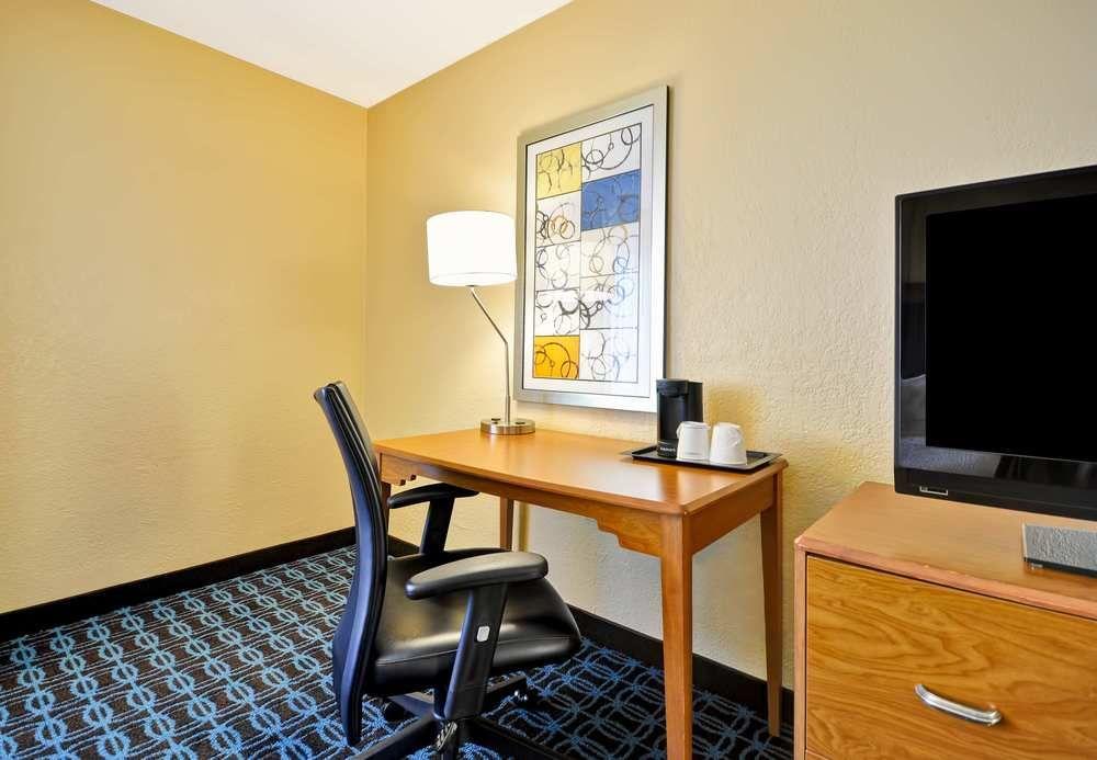 Fairfield Inn & Suites By Marriott Atlanta Vinings/Galleria Смирна Екстериор снимка