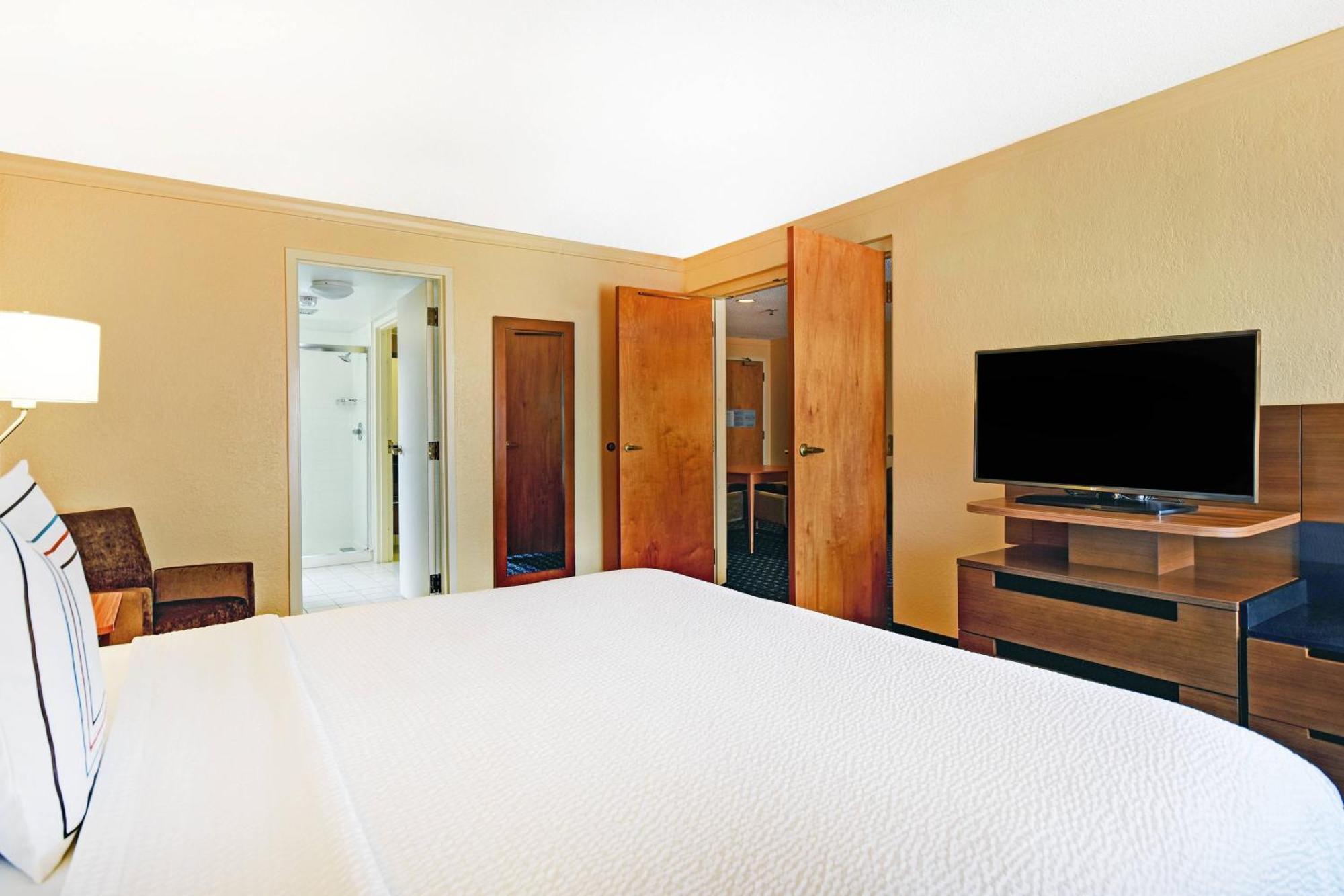 Fairfield Inn & Suites By Marriott Atlanta Vinings/Galleria Смирна Екстериор снимка